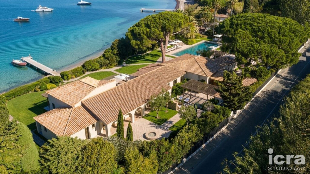 Perspective 3D d'une villa de style Provence et Ibiza à Saint-Tropez, extérieur et intérieur